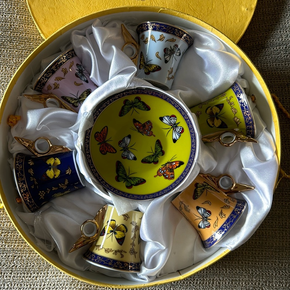 Boxed “Classic Coffee & Tea” set of 6 matching espresso cups and 6 saucers.